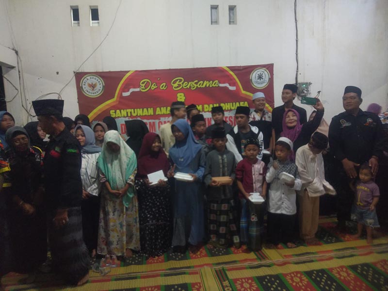 LSM GMBI Distrik Gresik mengadakan santunan anak yatim piatu dan kaum duafa menyambut bulan penuh berkah ramadhan.